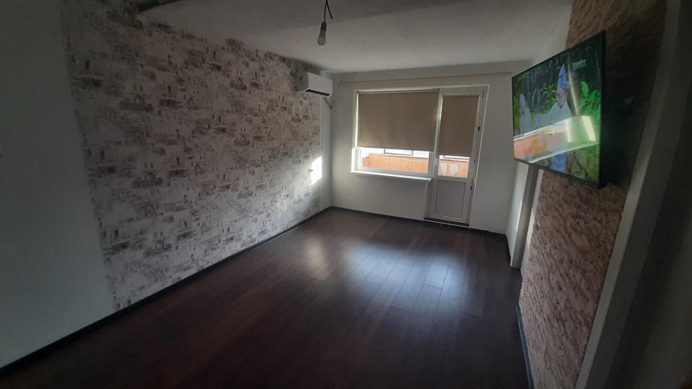 4 комнатная квартира в хорошем районе. - 