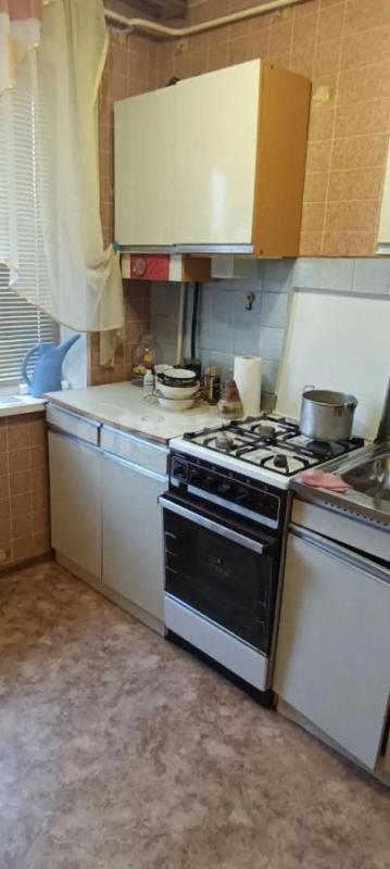 Продаётся квартира с отличной локацией под ремонт! - Орск