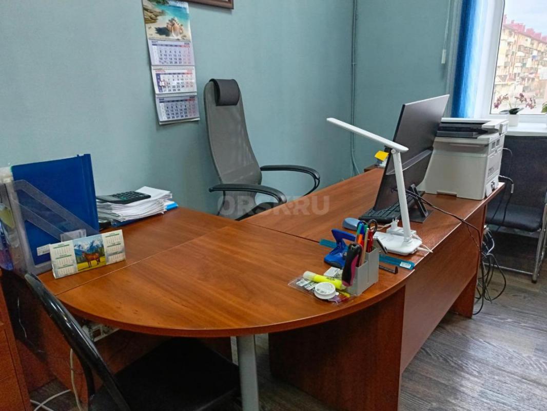 Продам два офисных стола, б/у, в хорошем состоянии - Орск