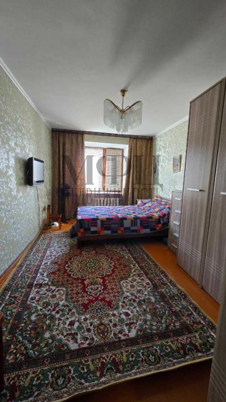 Продаётся замечательная тёплая квартира улучшенной планировки, расположенная по адресу: Просвещения, - Орск