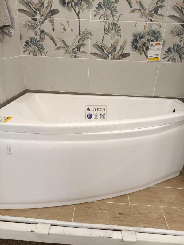 Срочно продам ванную акриловую  б/у угловую с экраном 145/ 80 - Орск