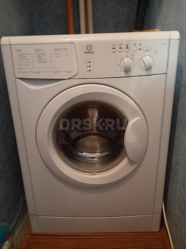 Стиральная машина Indesit  4,5 кг загрузка, перестал крутить баран, налив и слив воды работает. - Орск