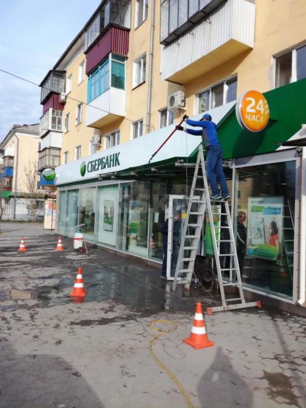 МОЙКА ФАСАДОВ, ВИТРИН, ПОСЛЕСТРОИТЕЛЬНАЯ УБОРКА ПОМЕЩЕНИЙ, ОЧИСТКА НАПОЛЬНОГО ПОКРЫТИЯ ОТ ЦЕМЕНТНЫХ - Орск