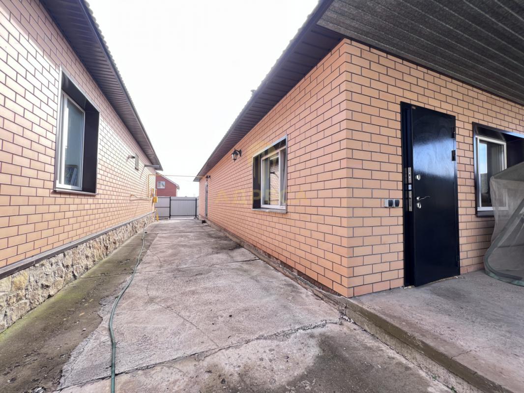 Продаётся просторный и надёжный дом для большой семьи в поселке Ленина ( Заречье) со всей необходимо - Ленина