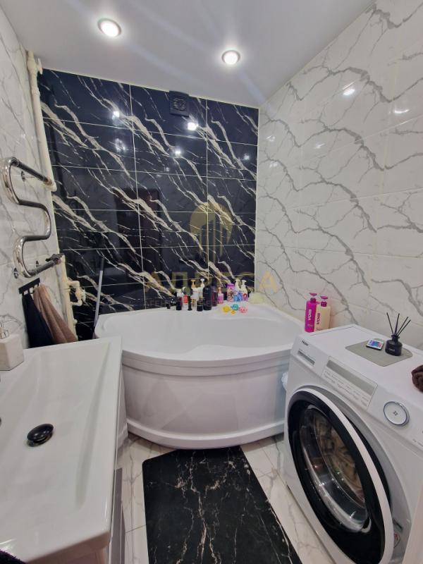 Продается шикарная трехкомнатная квартира, общей площадью 73,5 кв. - Оренбург