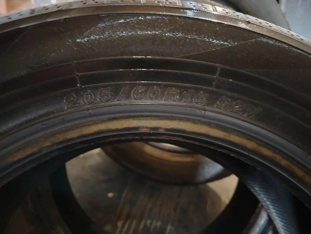 Автошины б/у летние Якохама 205/60/R16 92V. - Гай