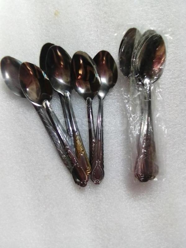 ложки столовые 8 шт -250 руб ложки нерж 10 шт-250 руб 17шт -по 20 руб чашка эмалеров небольшая 1шт - - Орск