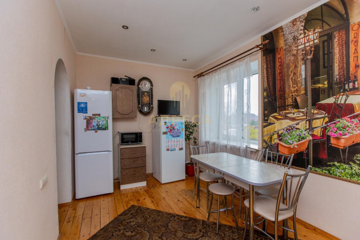 В продаже двухэтажный ДОМ 248м Площадь участка 13 сотУдобная транспортная развязка, магазины,аптеки - Оренбург