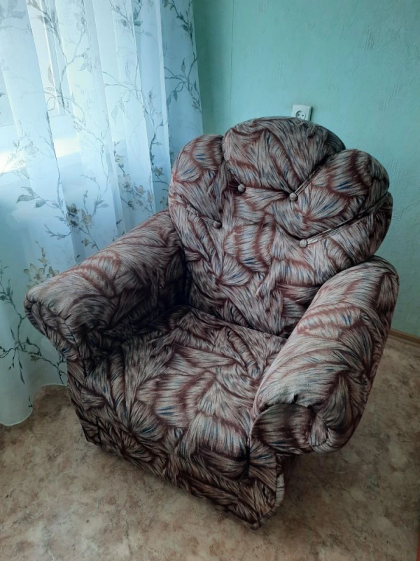 Мягкая мебель даром: два дивана, два кресла. - Новотроицк