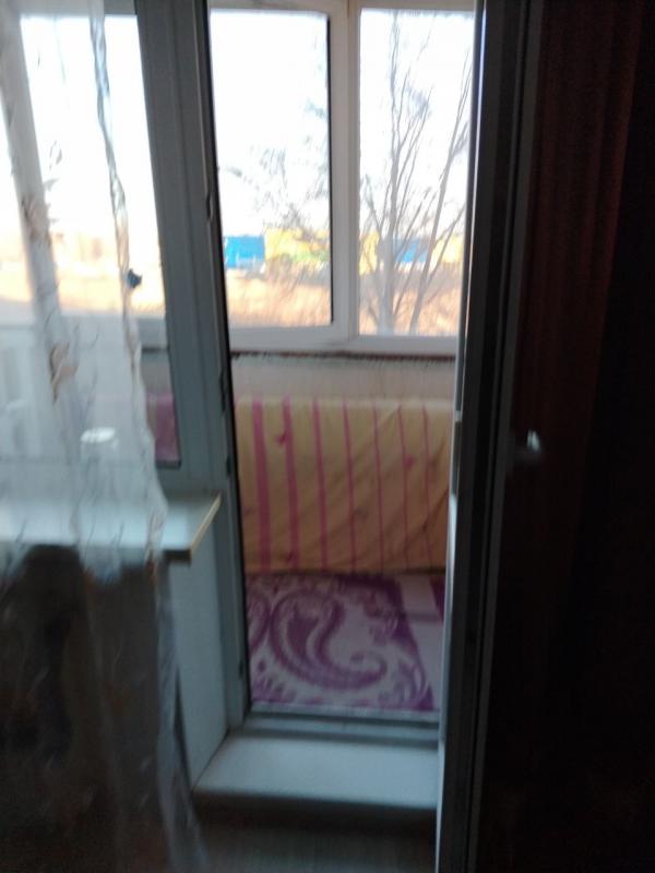 Сдаётся тёплая квартира с балконом, кухня=7,3 кв. - Орск