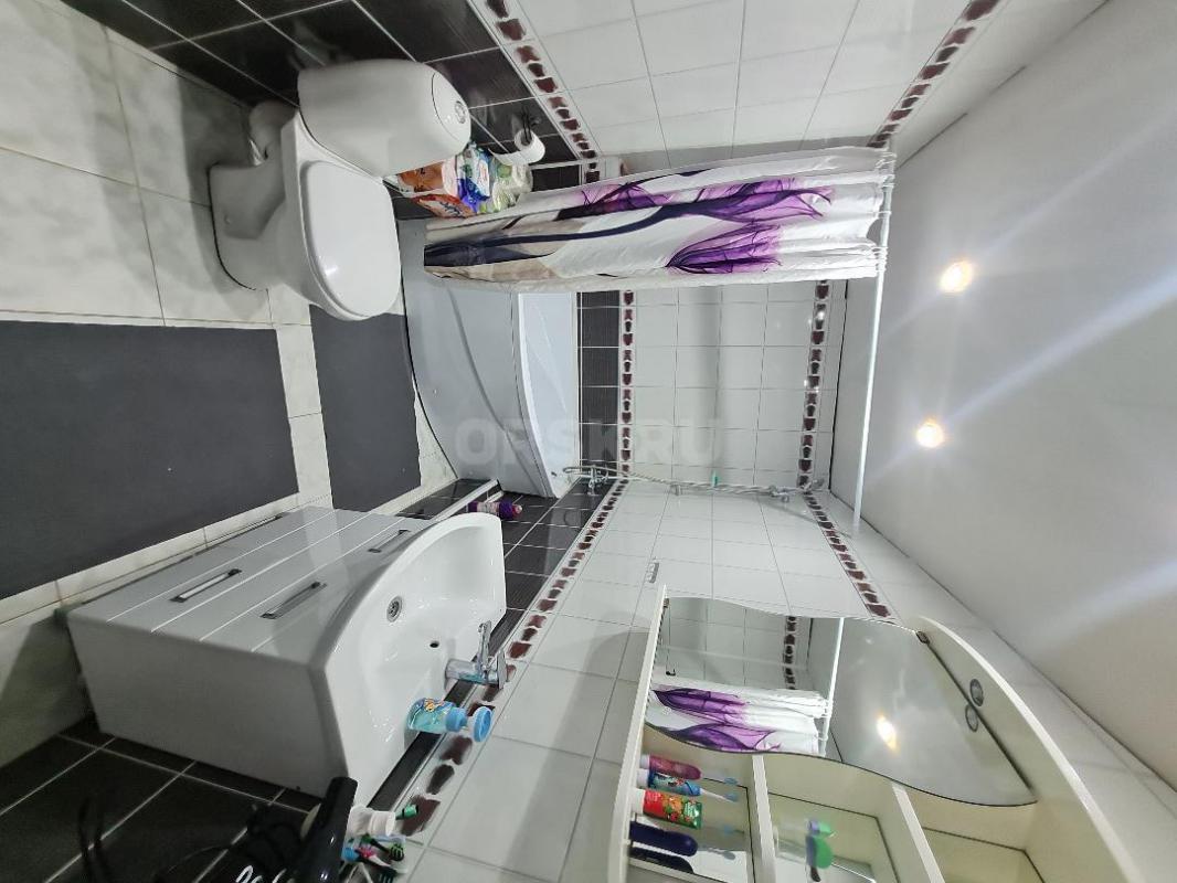 Продам просторный 2-х этажный жилой дом в прекрасном экологически чистом районе города по адресу: ул - Орск