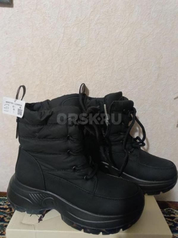 Продам женские сапожки-дутики ,новые,40 размера,черного цвета,внутри мех. - Орск