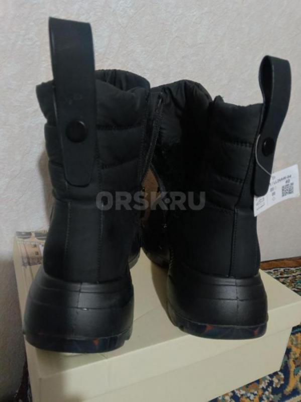 Продам женские сапожки-дутики ,новые,40 размера,черного цвета,внутри мех. - Орск