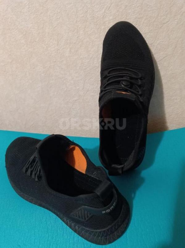 Продам кроссовки мужские 41(40) размера ,длина внутренней стельки 27 см в хорошем состоянии - Орск