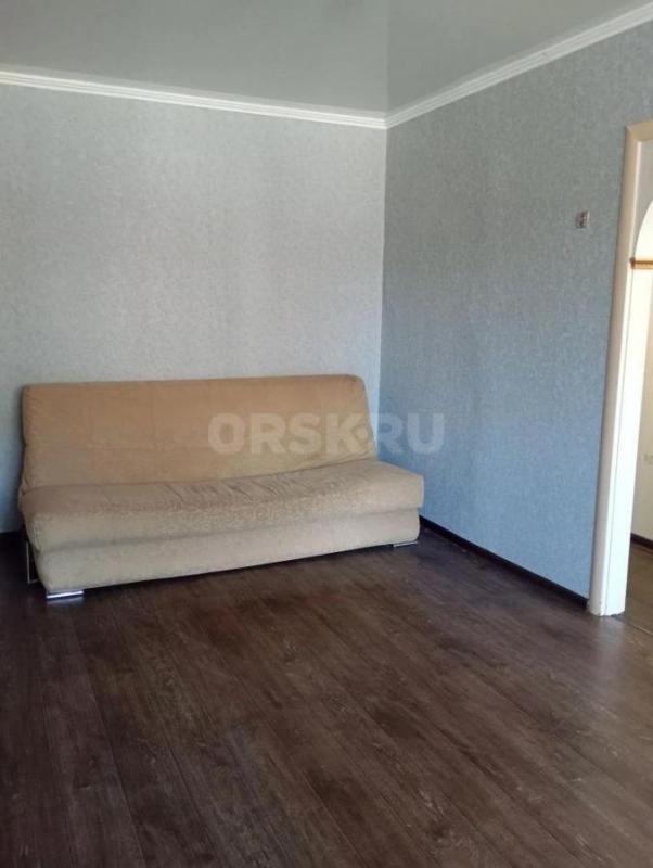 Сдам 2х комнатную квартиру в центре города проспект Ленина 21 второй этаж. - Орск