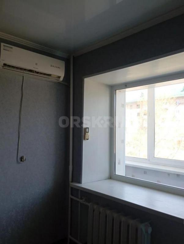 Сдам 2х комнатную квартиру в центре города проспект Ленина 21 второй этаж. - Орск