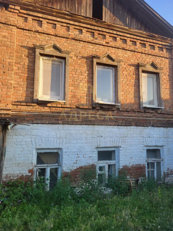 Продается 1 комнатная квартира в самом центре города, на 2 этаже 2-х этажного бревенчатого дома! - Оренбург