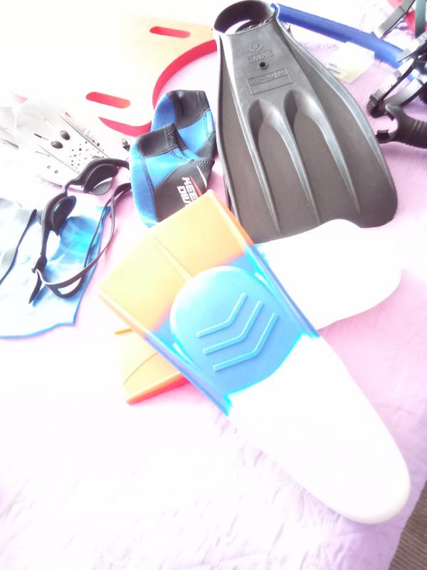 Продам все для плавания весь набор за 8000 ,отдельно ласты профессиональные 5000, ласты красные1000, - Новотроицк