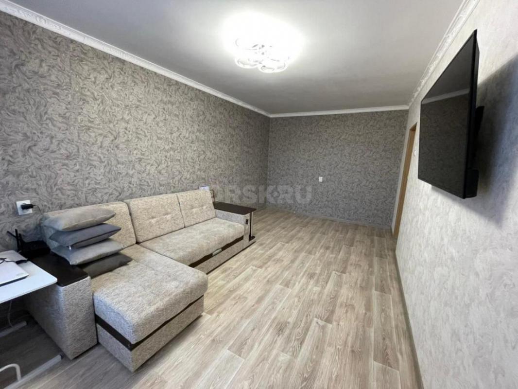 Продам просторную, светлую 2-х комнатную квартиру улучшенной планировки в развито районе города, рас - Орск