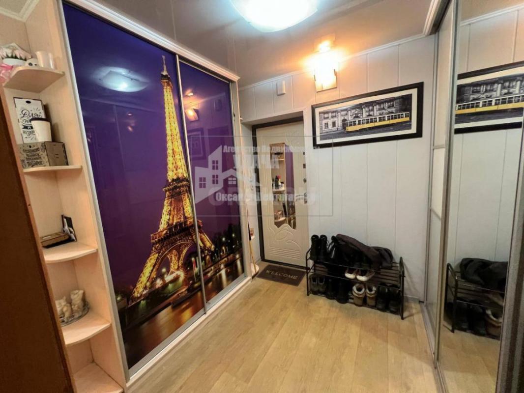 В продаже просторная 3-комнатная квартира улучшенной планировки на втором этаже, пятиэтажного панель - Орск