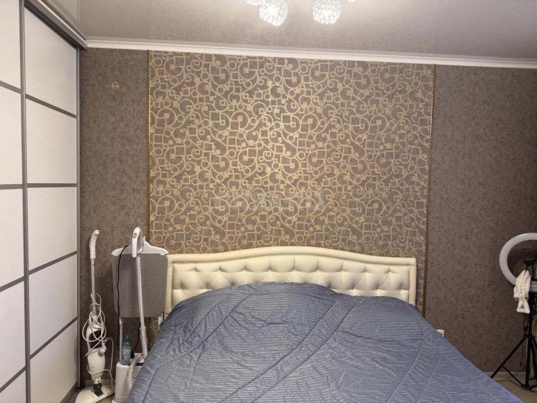 Продам 2-х комнатную квартиру в хорошем тихом районе,остановки,школа,сады в шаговой доступности. - Орск