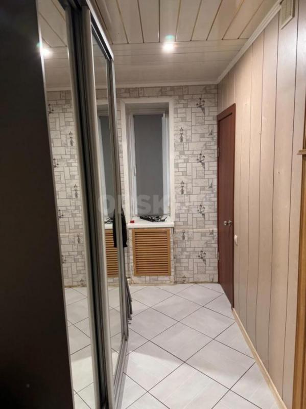 Продам 2-х комнатную квартиру в хорошем тихом районе,остановки,школа,сады в шаговой доступности. - Орск