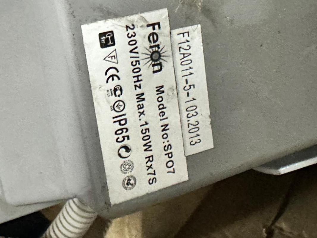 Прожектора фонари лампы 
Все что на фото
Цена за все - Орск