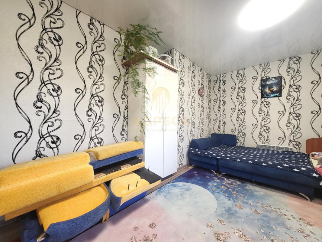 Продается 1 комнатная квартира в самом центре города, на 2 этаже 2-х этажного бревенчатого дома! - Оренбург