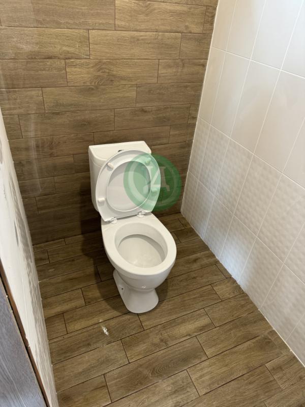 Продается ухоженный участок с газоном 6,5 соток с домом, предназначенным для летнего проживания. - Экспресс