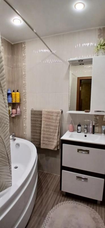 Предлагаем Вашему вниманию шикарную двухкомнатную квартиру с качественным евро ремонтом. - Новотроицк