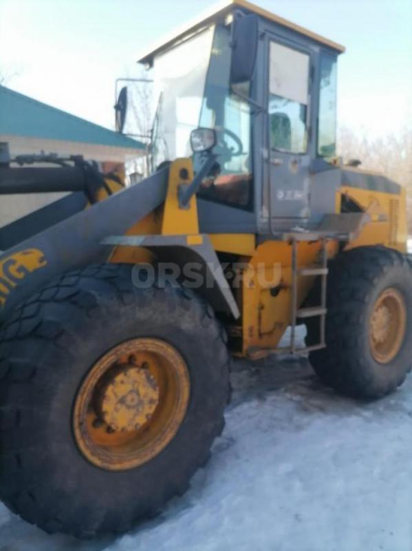 Продам фронтальный погрузчик в хорошем состоянии, все вопросы по телефону - Орск
