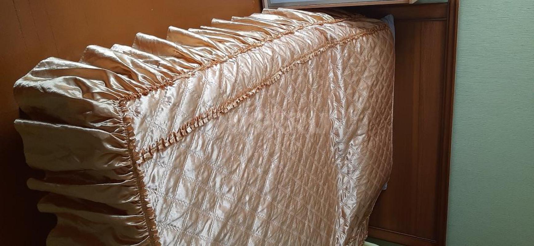 Спальный гарнитур в хорошем состоянии, кровать с матрасом (спальное место 1700*2000), шкаф,тумбочки - Орск