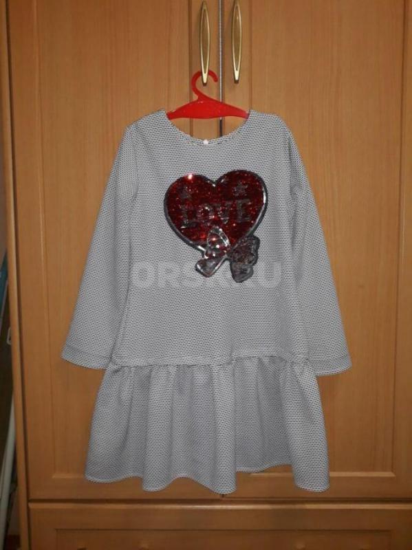 Платья р.135-140, одеты по 1 разу на мероприятия, по 500 руб.+ шорты р.140 в подарок ( вещи в отличн - Орск