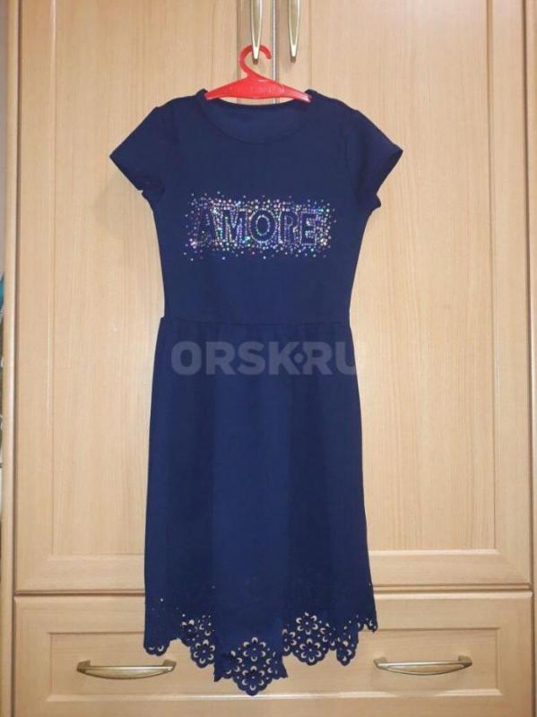 Платья р.135-140, одеты по 1 разу на мероприятия, по 500 руб.+ шорты р.140 в подарок ( вещи в отличн - Орск