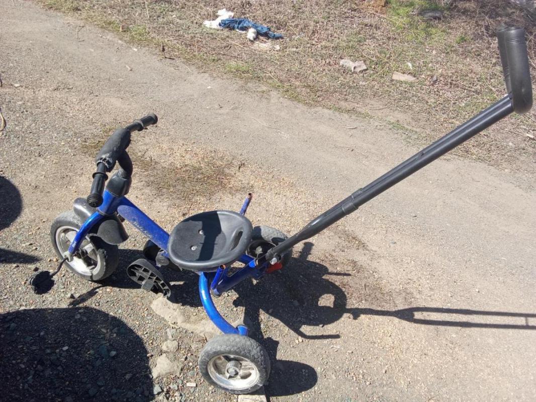 Продам детские качели 800 р., коляска 2000 р., велосипед 2000 р.,стульчик 500 р.,, магнитофон 300 р. - Орск