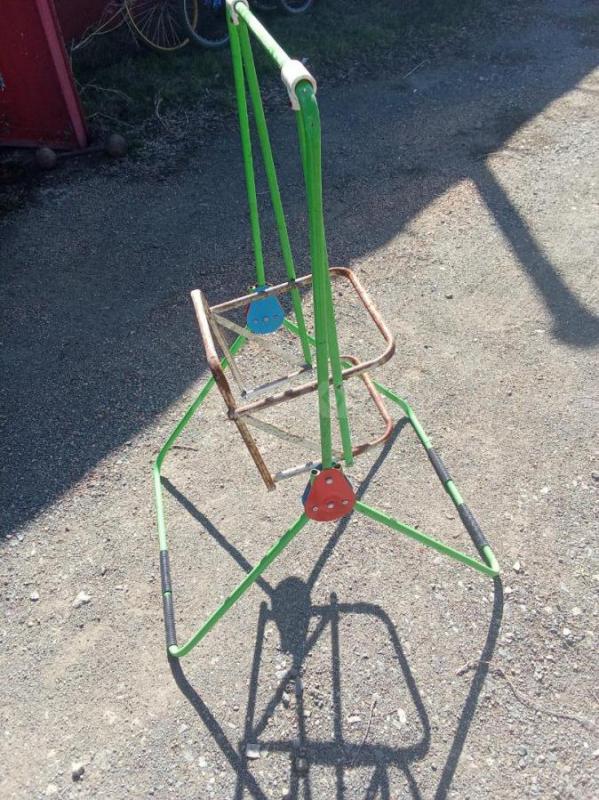 Продам детские качели 800 р., коляска 2000 р., велосипед 2000 р.,стульчик 500 р.,, магнитофон 300 р. - Орск