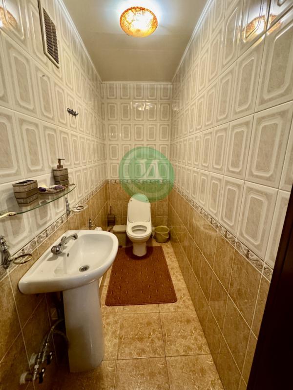 Предлагаем вашему вниманию уютный светлый 2-х этажный дом с подвалом на участке 13 соток, расположен - Орск