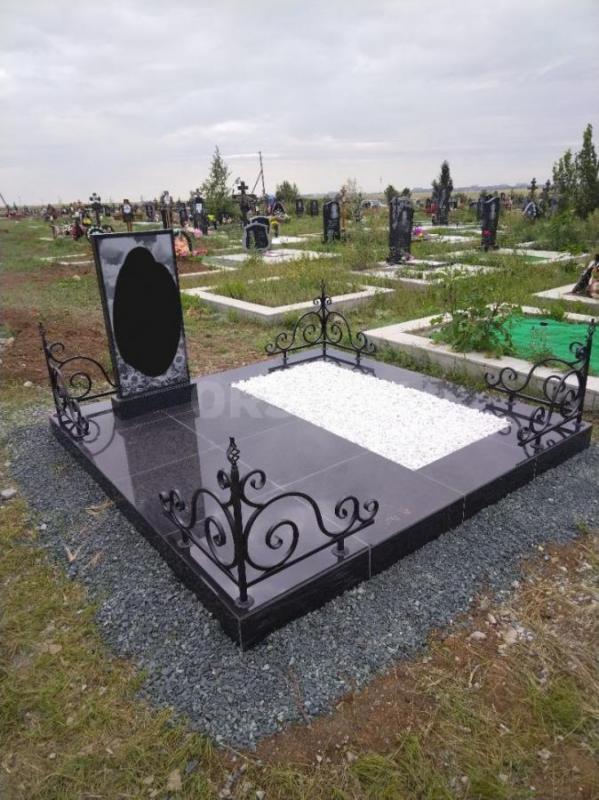 Благоустройство мест захоронений. - Орск