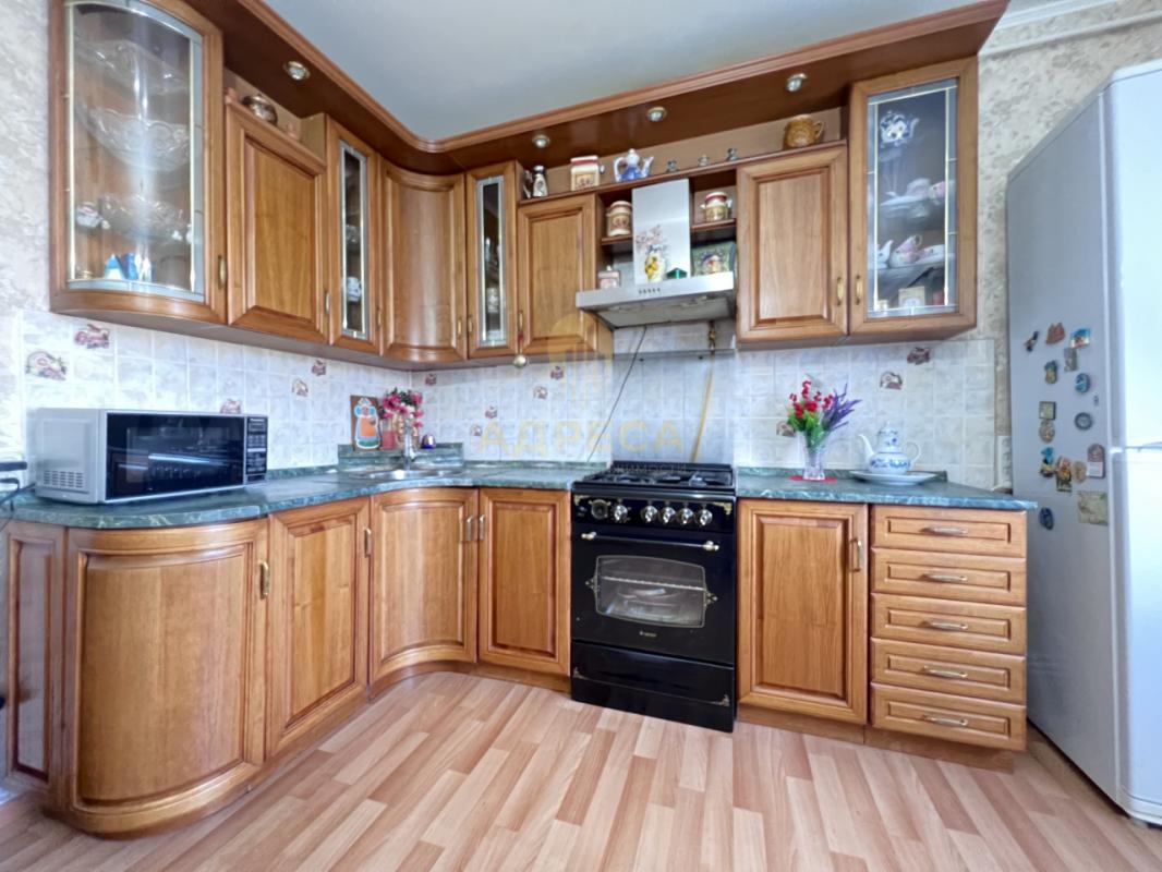 Продаётся 2-х этажный дом с земельным участком площадью 9 соток. - Кувандык