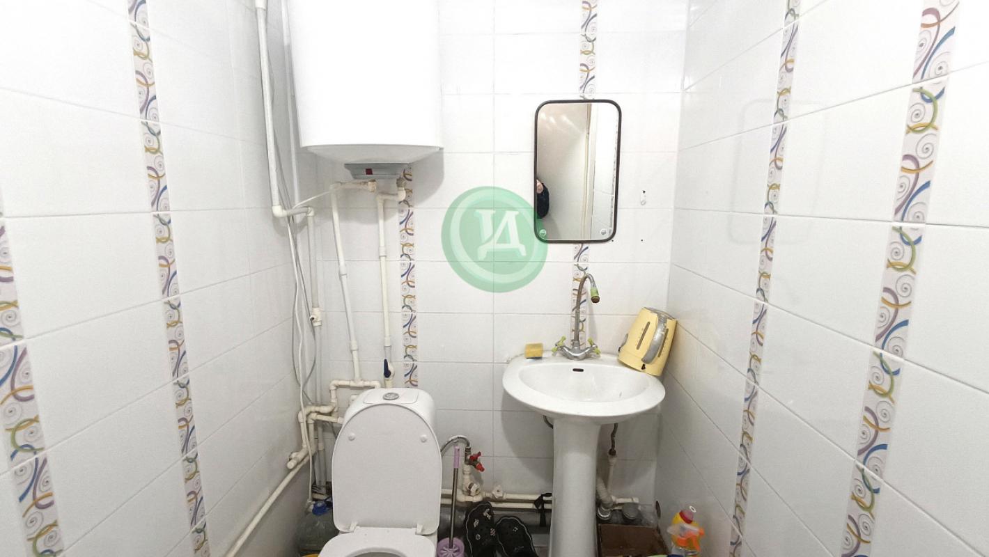 Продам встроенное нежилое помещение на 1 этаже многоквартирного жилого дома. - Орск