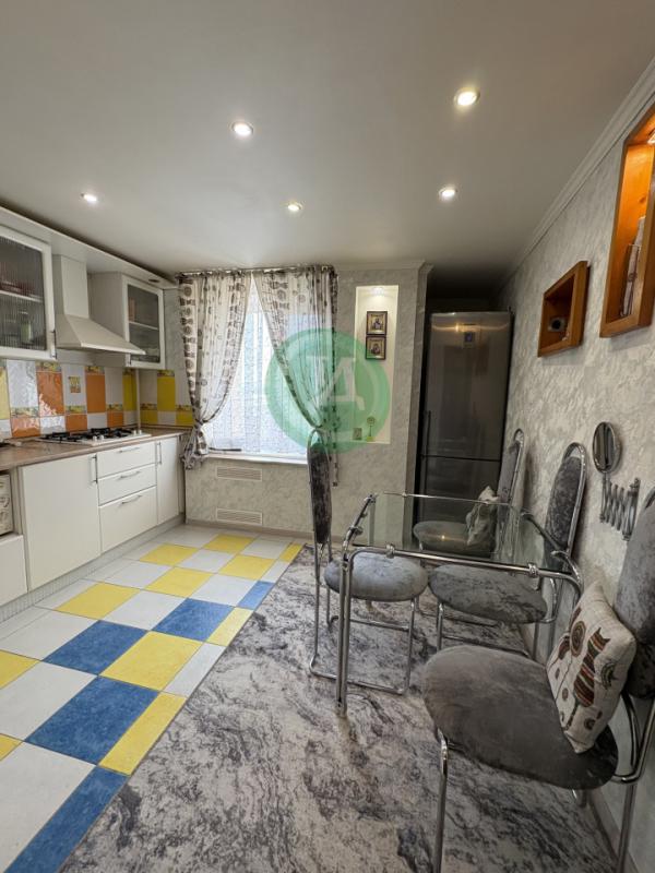 Продам 3-х комнатную квартиру по адресу: ул. - Орск