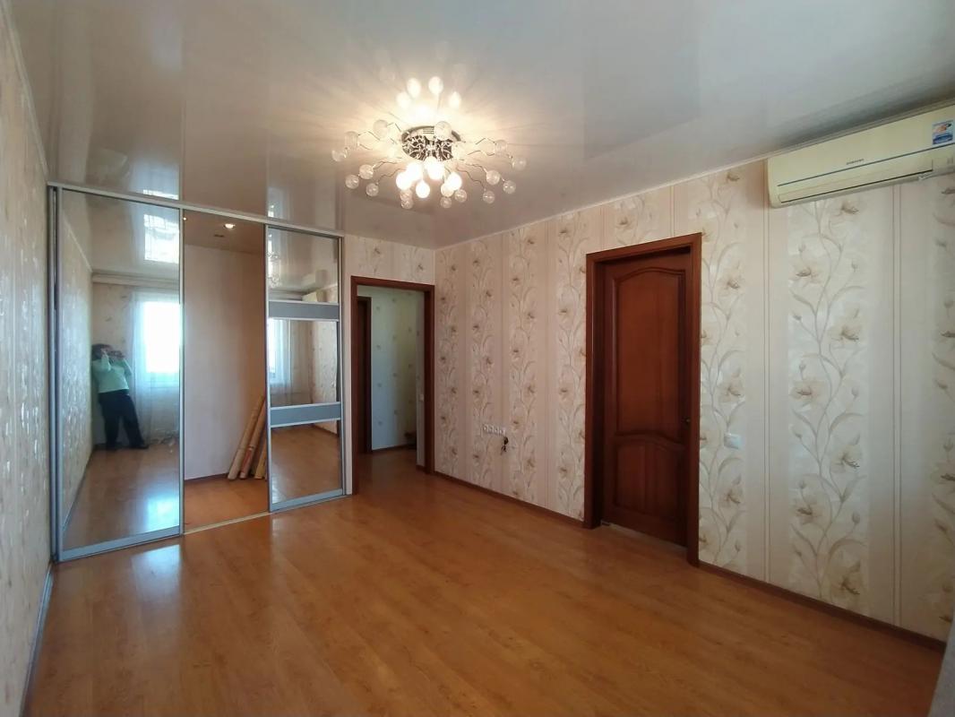 ПРОДАЁТСЯ УЮТНАЯ 2-Х КОМНАТНАЯ КВАРТИРА, С УЗАКОНЕННОЙ ПЕРЕПЛАНИРОВКОЙ, ПО АДРЕСУ: 
Г. - Новотроицк