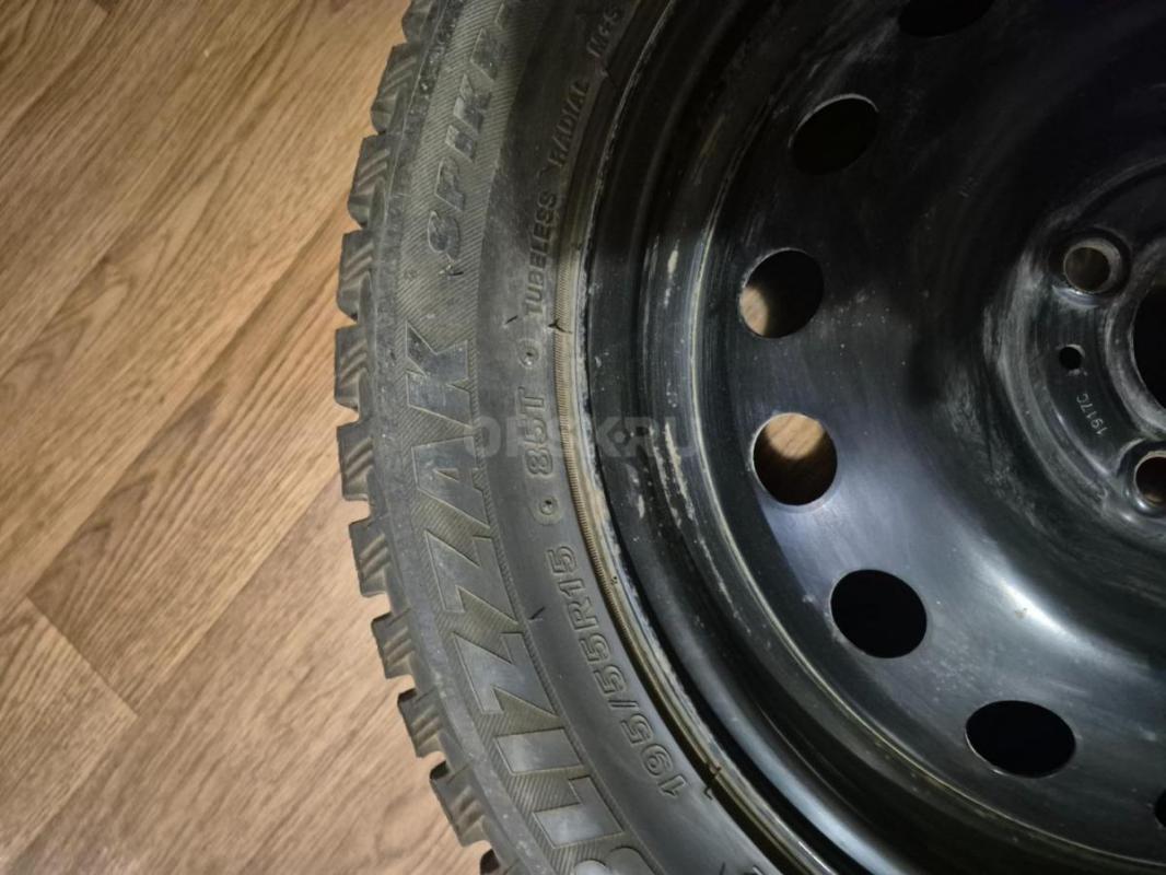 Продаю штампованное колесо R 15, размер 195 ×55, шипов практически нет, протектор хороший, внешних п - Орск