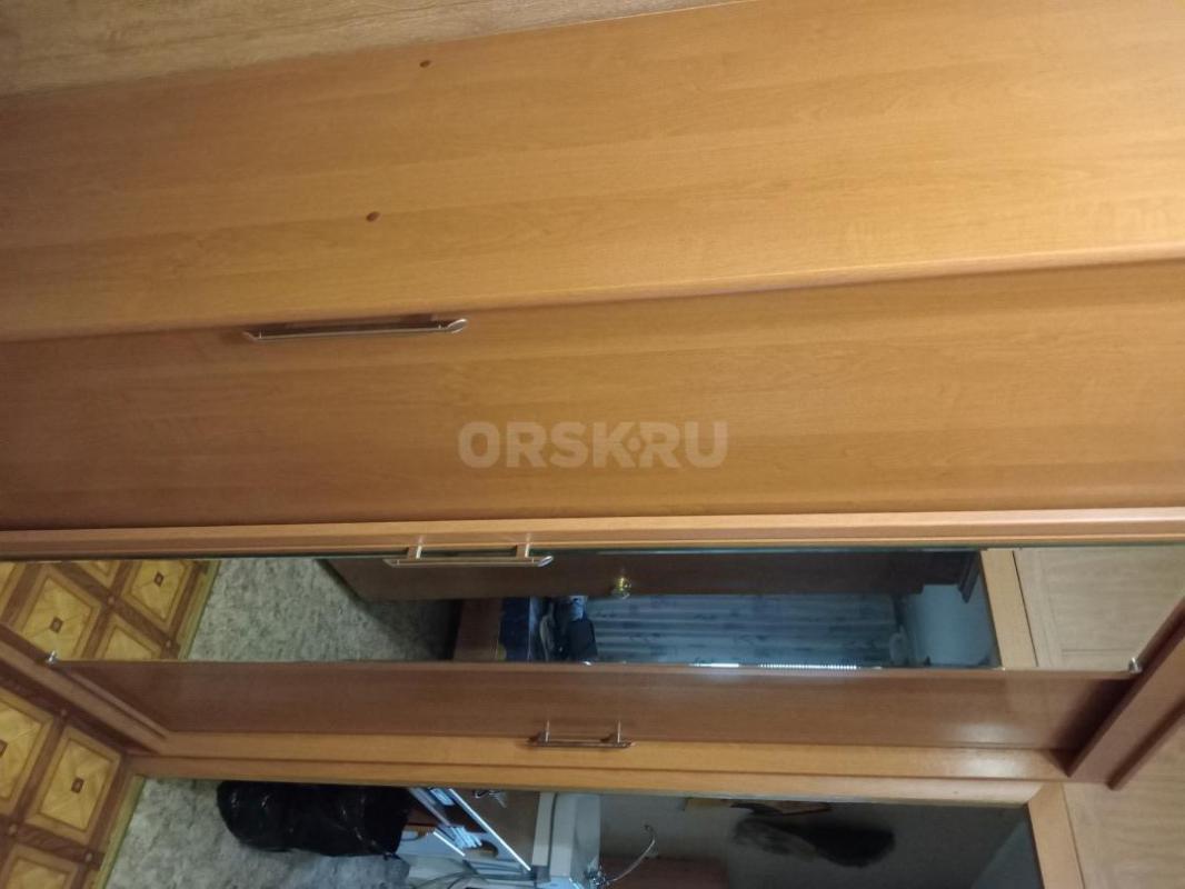 Продам: спальный гарнитур( шкаф распашной,кровать,две тумбы,туалетный столик), шкаф купе, прихожую, - Орск