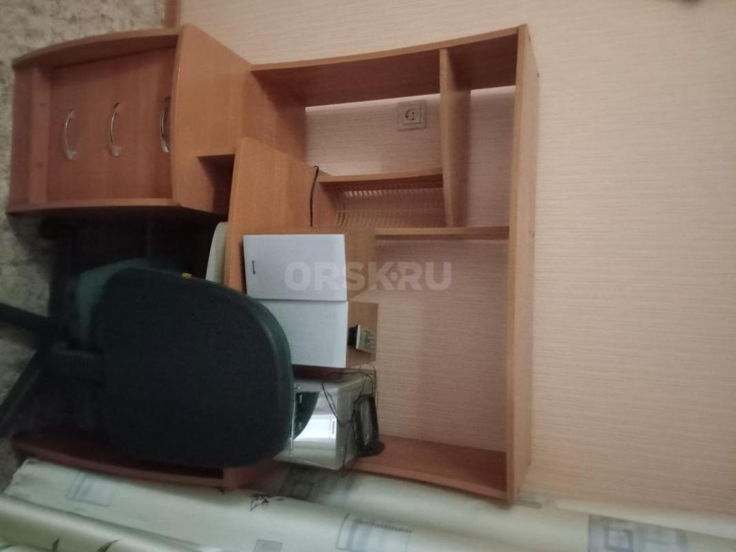 Продам: спальный гарнитур( шкаф распашной,кровать,две тумбы,туалетный столик), шкаф купе, прихожую, - Орск