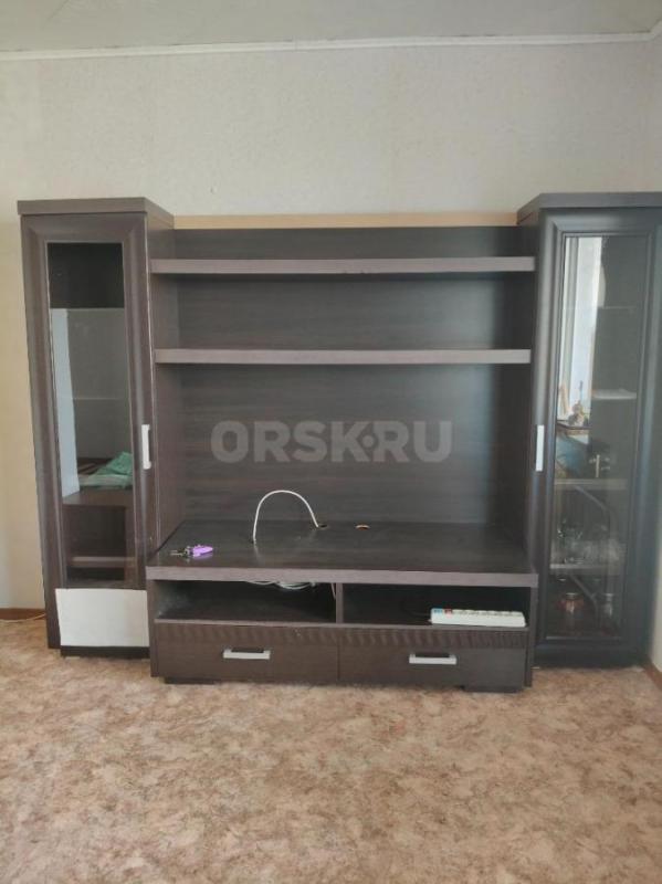 Продам кровать 160*200-10000р., две прикроватные тумбы по 500р., стенка-8000р., холодильник-4000р., - Орск