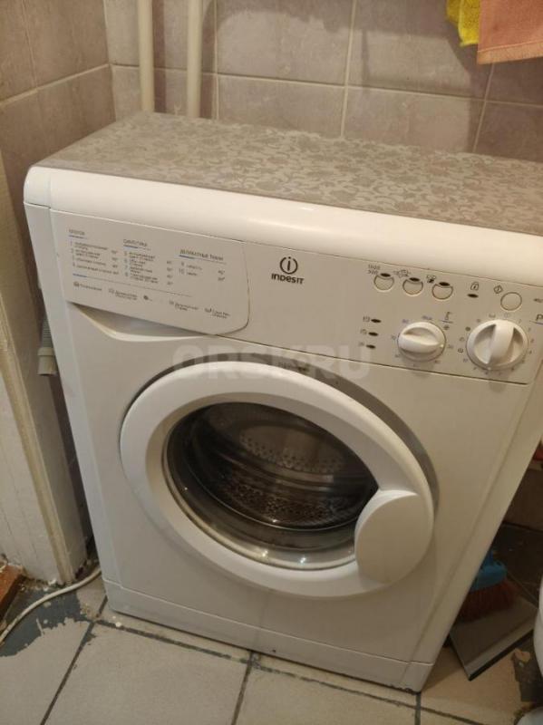 Продам кровать 160*200-10000р., две прикроватные тумбы по 500р., стенка-8000р., холодильник-4000р., - Орск