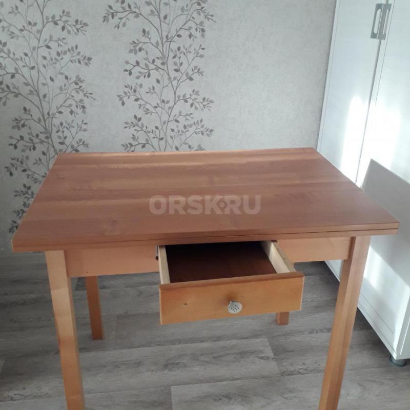 Продам стол кухонный раздвижной 60/90, в раздвижном виде 90/120 в отличном состоянии. - Орск