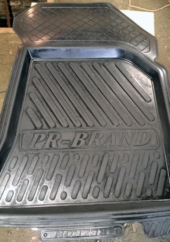 Продам комплект ковриков на приору в хорошем состоянии - Новотроицк