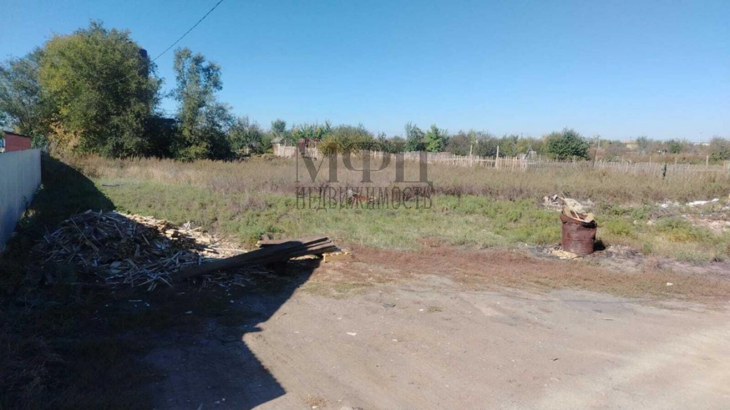 Продам землю в 6 мкр10,5 сотОтличный вариант для строительства вашего нового дома. - Орск